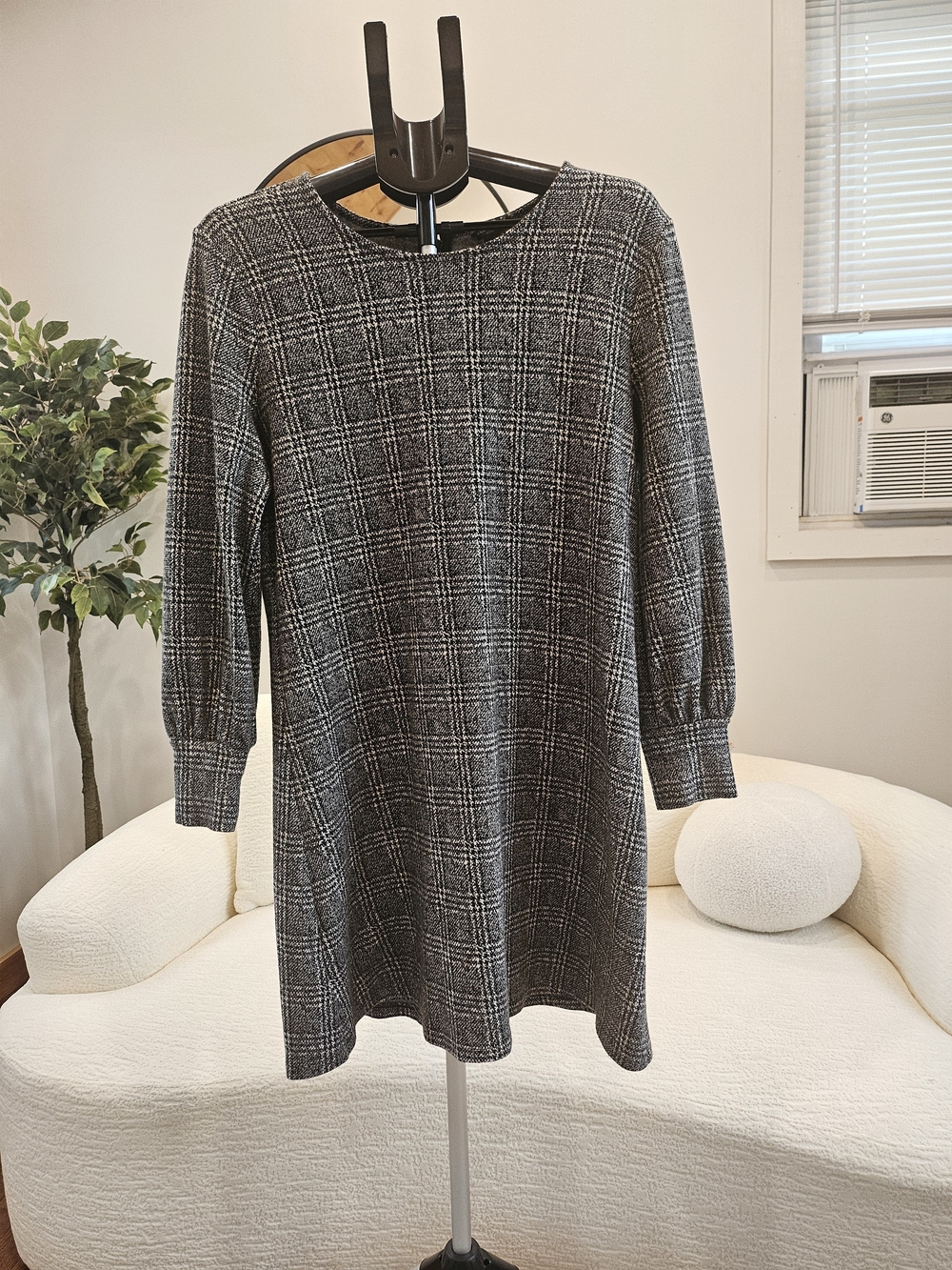 Ann Taylor Gray Plaid Long-Sleeve Shift Dress